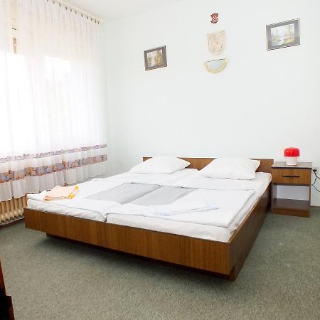 Biba Rooms Карловац Екстериор снимка